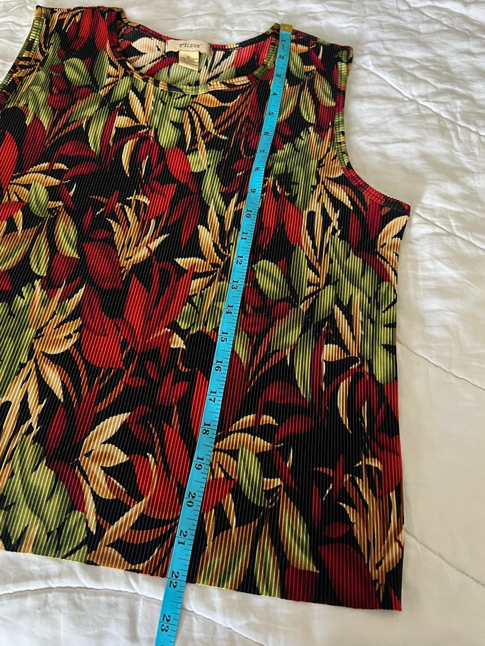 Plisse’ Sleeveless Tropical Print Top - Picture 5 of 7